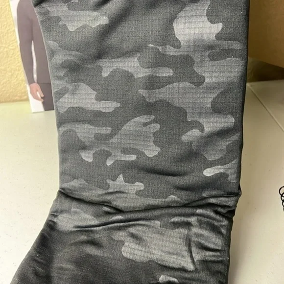 NEW Eddie Bauer Performance Series Gray Camo Heavyweight Warmth Crewneck SM & MD - Picture 2 of 8